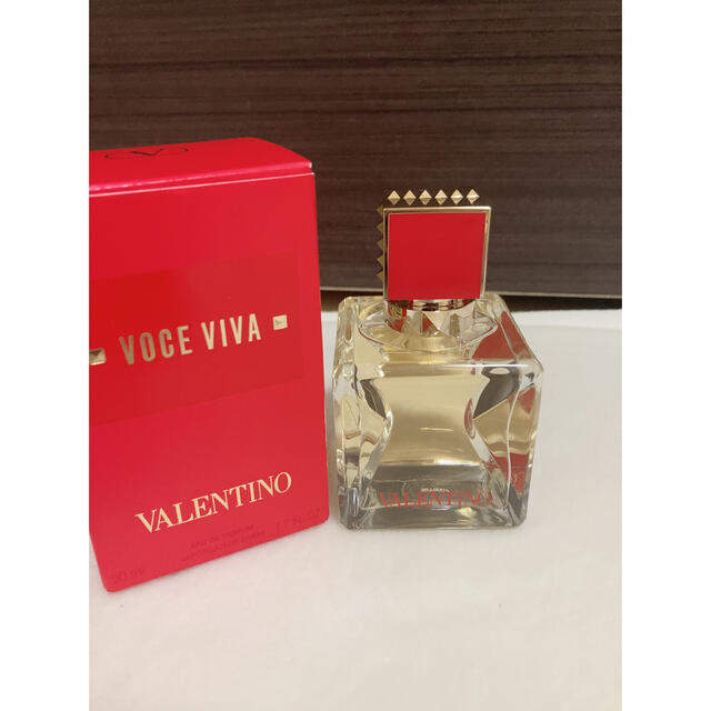 バレンティノ ヴォーチェ ヴィヴァ オードパルファンvoce viva 50ml