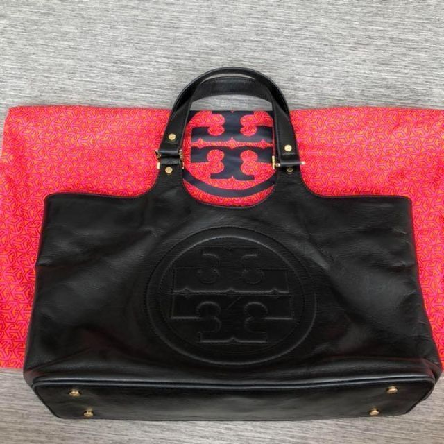 Tory Burch(トリーバーチ)のトリーバーチTory Burch　レザートートバッグ　ブラック黒　A4収納可 レディースのバッグ(トートバッグ)の商品写真