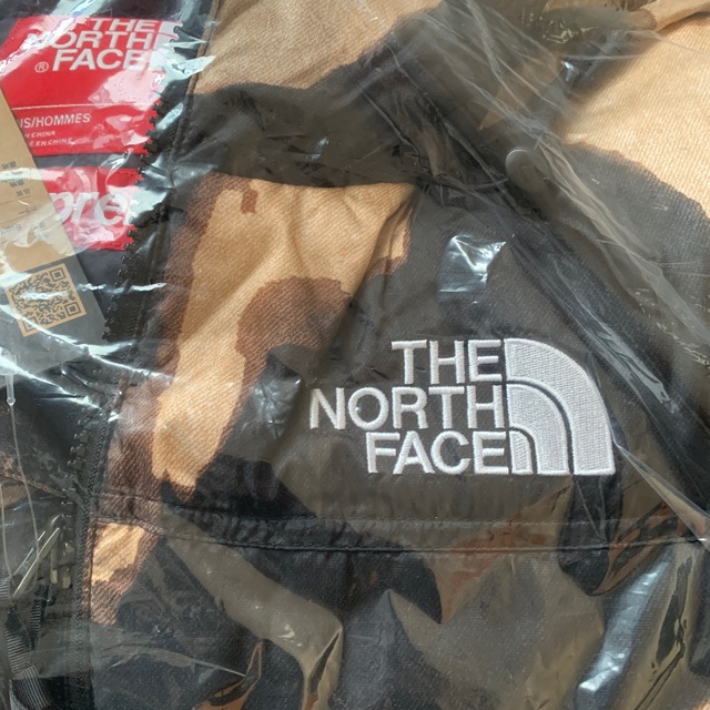 Supreme(シュプリーム)のSUPREME NORTH FACE NUPTSE JACKET メンズのジャケット/アウター(ダウンジャケット)の商品写真