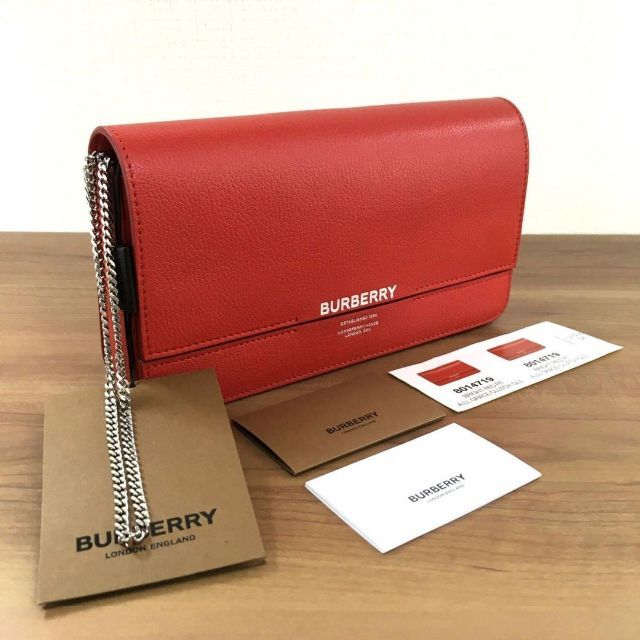 豪華 BURBERRY - 未使用品 バーバリー クラッチバッグ レッド レザー