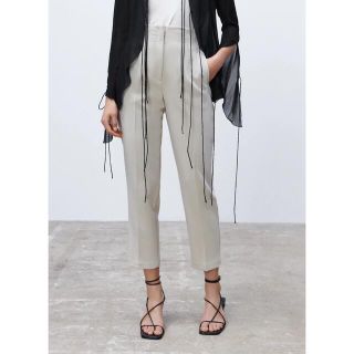 ザラ(ZARA)の専用　　ZARA ハイウエストパンツ　未使用(クロップドパンツ)