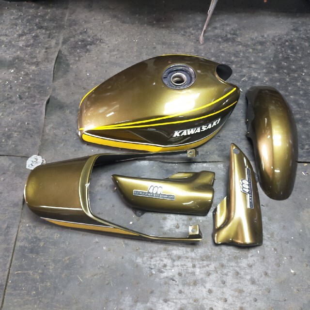 ゼファー400 Z2仕様 上物 外装セット シート含まずの通販 by ゼファー400 Z2仕様 上物 外装セット シート含まずの通販 by