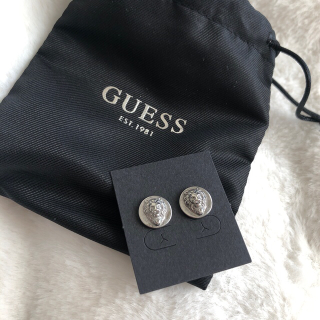 GUESS(ゲス)のGUESS ピアス メンズのアクセサリー(ピアス(両耳用))の商品写真