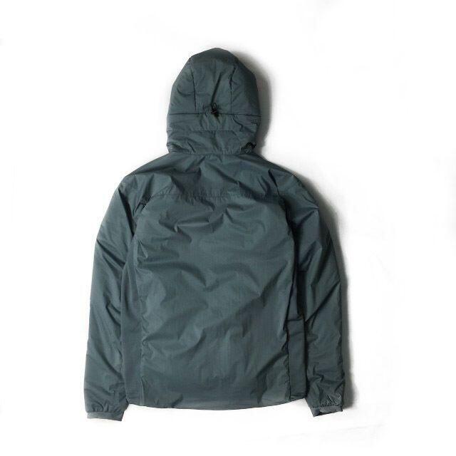 ARC'TERYX(アークテリクス)のアークテリクス Atom LT 中綿ジャケット(L)グレー 201112 メンズのジャケット/アウター(ナイロンジャケット)の商品写真