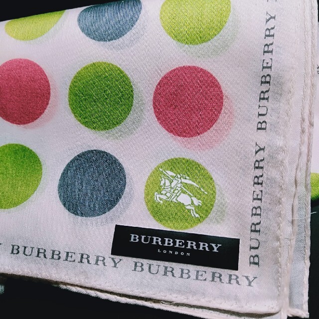 BURBERRY(バーバリー)のW 1　バーバリーハンカチ レディースのファッション小物(ハンカチ)の商品写真