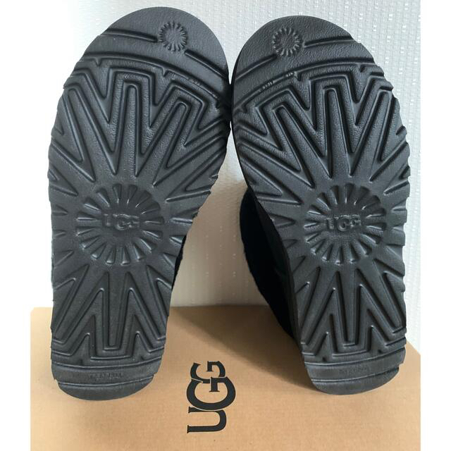 UGG W CLASSIC MINI FLUFF BLK 7 UGG W CLASSIC MINI FLUFF BLK 7