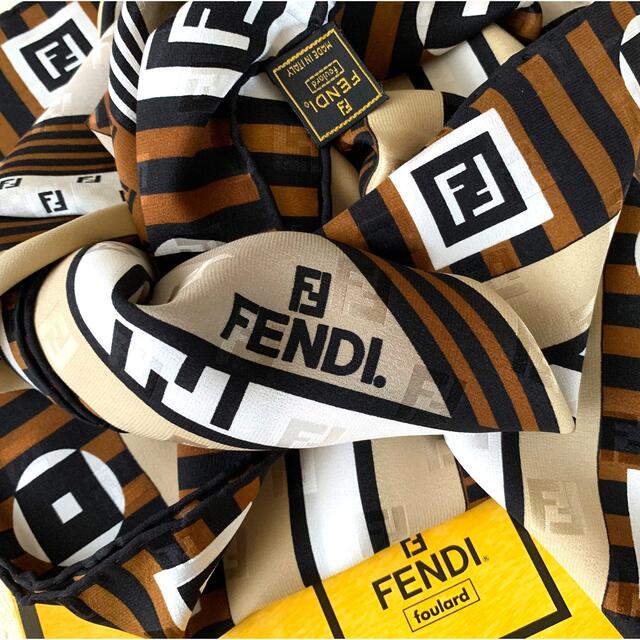 FENDI(フェンディ)のフェンディ★シルクスカーフ Y ★新品未使用★ レディースのファッション小物(バンダナ/スカーフ)の商品写真