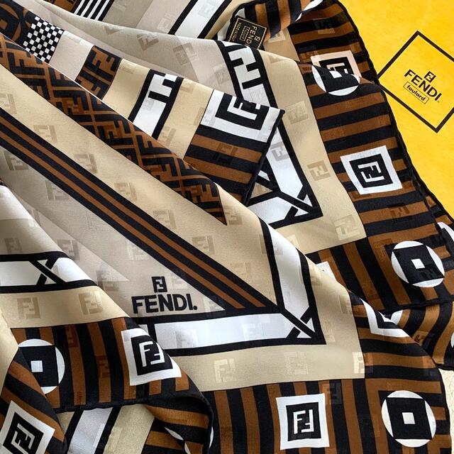 FENDI(フェンディ)のフェンディ★シルクスカーフ Y ★新品未使用★ レディースのファッション小物(バンダナ/スカーフ)の商品写真