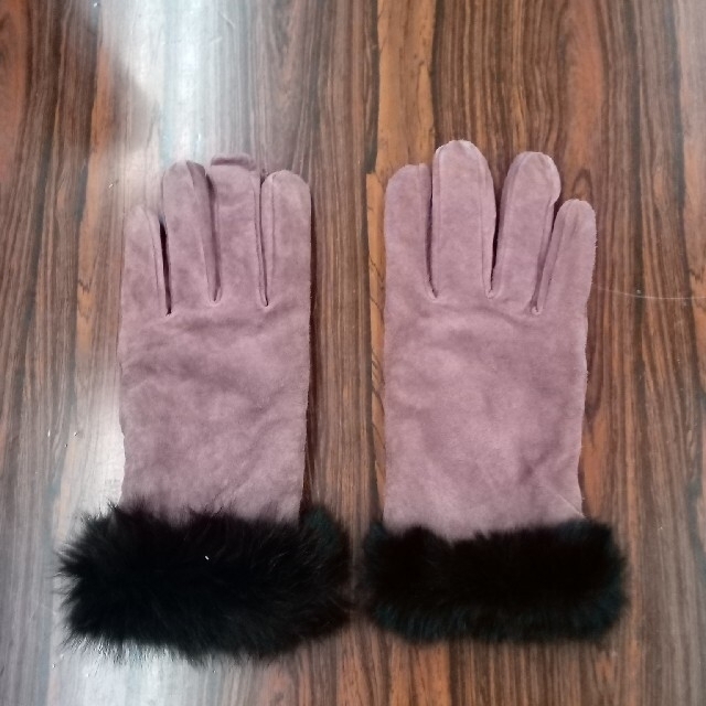 ファー付きグローブ　革　赤紫色 レディースのファッション小物(手袋)の商品写真