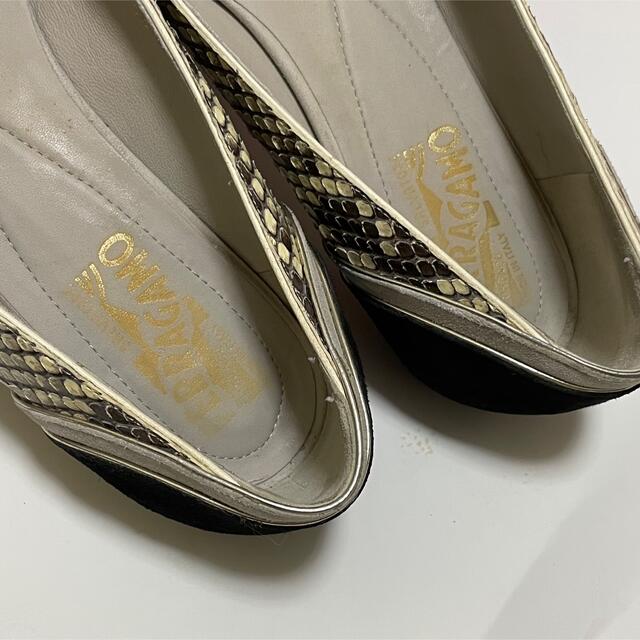 Salvatore Ferragamo(サルヴァトーレフェラガモ)のフェラガモ　フラットパンプス レディースの靴/シューズ(バレエシューズ)の商品写真