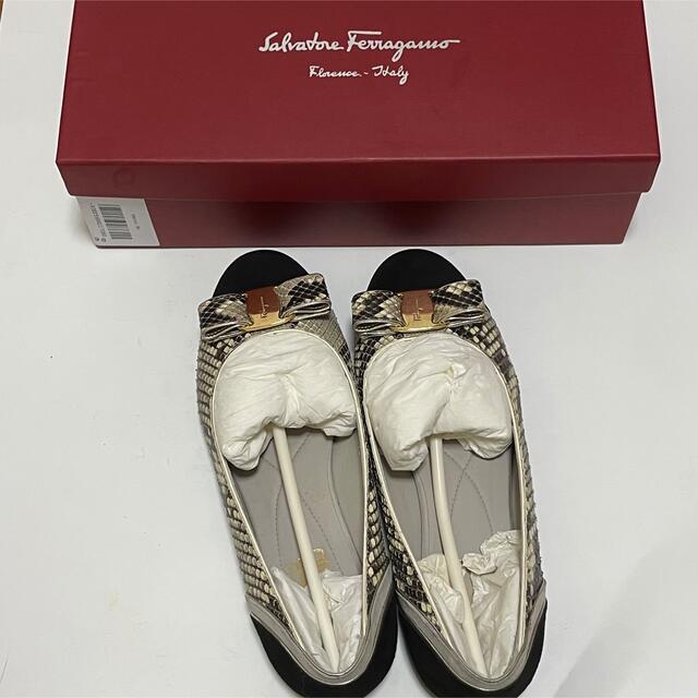 Salvatore Ferragamo(サルヴァトーレフェラガモ)のフェラガモ　フラットパンプス レディースの靴/シューズ(バレエシューズ)の商品写真