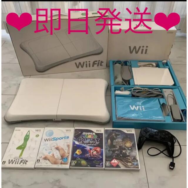 Wii(ウィー)の❤︎即日発送❤︎Wii 本体＆Wii Fit＆ソフト４本☆美品☆ エンタメ/ホビーのゲームソフト/ゲーム機本体(家庭用ゲーム機本体)の商品写真