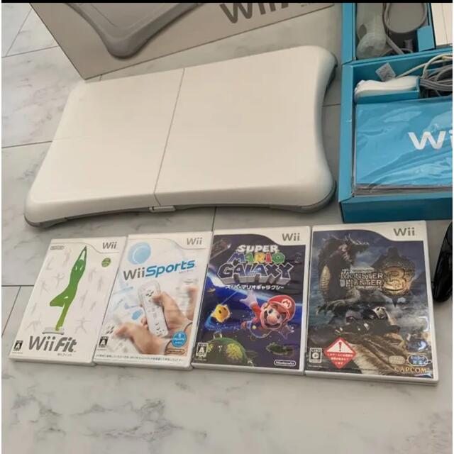 Wii(ウィー)の❤︎即日発送❤︎Wii 本体＆Wii Fit＆ソフト４本☆美品☆ エンタメ/ホビーのゲームソフト/ゲーム機本体(家庭用ゲーム機本体)の商品写真