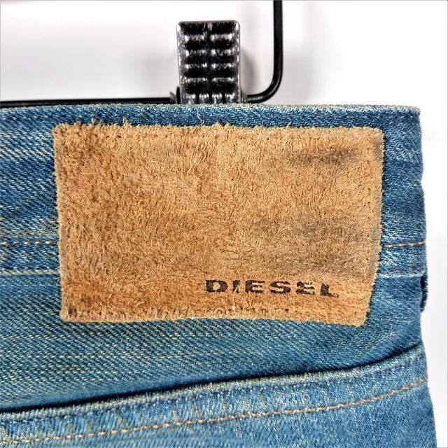 DIESEL(ディーゼル)の3239B DIESEL 27 レギュラースリムテーパード イタリア製 DNA メンズのパンツ(デニム/ジーンズ)の商品写真