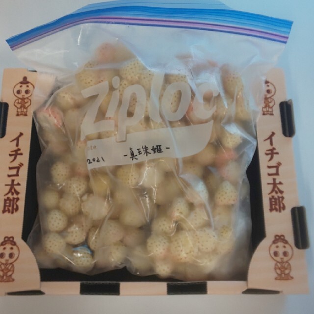 del2001様専用 冷凍イチゴ パール&真珠姫 各２キロセット 食品/飲料/酒の食品(フルーツ)の商品写真