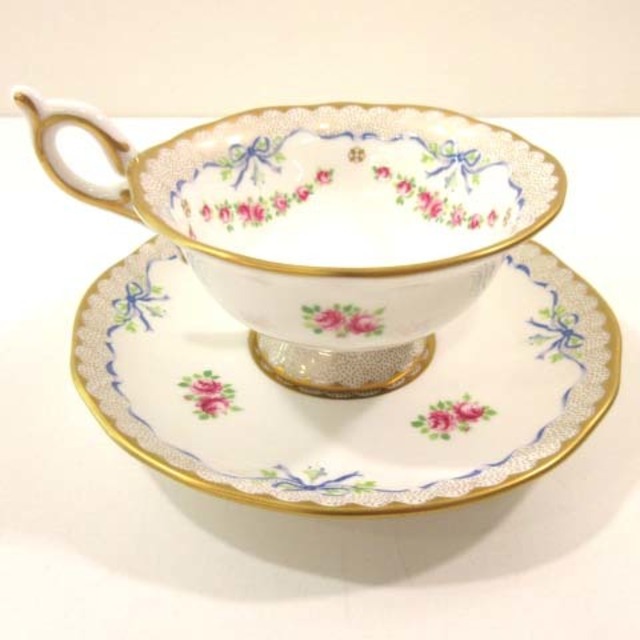 WEDGWOOD(ウェッジウッド)のウェッジウッド 廃盤 RIBBON AND ROSES カップ&ソーサー エンタメ/ホビーの美術品/アンティーク(陶芸)の商品写真