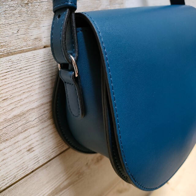 UNIQLO(ユニクロ)のUNIQLOレザータッチ サドルショルダーバッグ レディースのバッグ(ショルダーバッグ)の商品写真