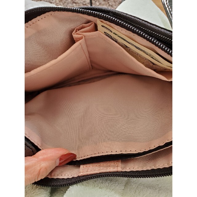 PRIVATE LABEL(プライベートレーベル)のプライベートレーベル 薄型ショルダーバッグ レディースのバッグ(ショルダーバッグ)の商品写真