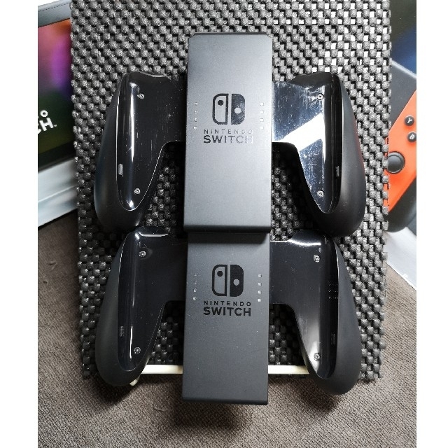 Nintendo Switch(ニンテンドースイッチ)のジョイコングリップ ×2 B【1週間保証有り‼】 エンタメ/ホビーのゲームソフト/ゲーム機本体(家庭用ゲーム機本体)の商品写真