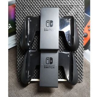 ニンテンドースイッチ(Nintendo Switch)のジョイコングリップ ×2 B【1週間保証有り‼】(家庭用ゲーム機本体)