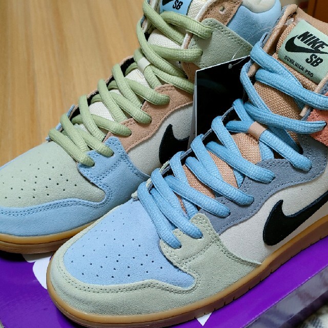 NIKE(ナイキ)のNIKE SB DUNK HIGH Easter Spectrum 28.5cm メンズの靴/シューズ(スニーカー)の商品写真