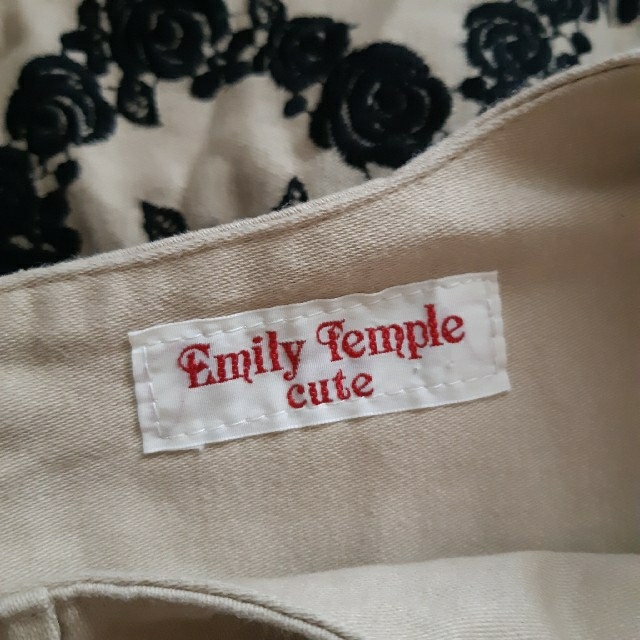 Emily Temple cute(エミリーテンプルキュート)のEmilyTemple Cute　エミリーテンプルキュート　ワンピース　薔薇 レディースのワンピース(ひざ丈ワンピース)の商品写真