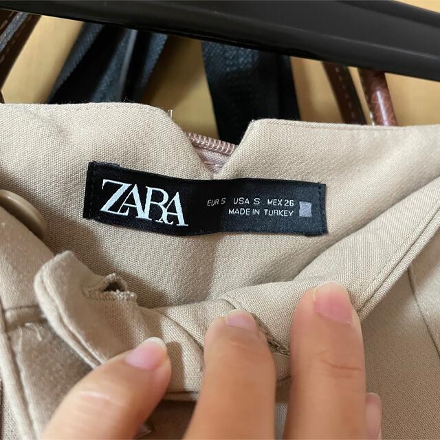 ZARA(ザラ)のZARA ハイウエストパンツ テーパードパンツ　S レディースのパンツ(カジュアルパンツ)の商品写真