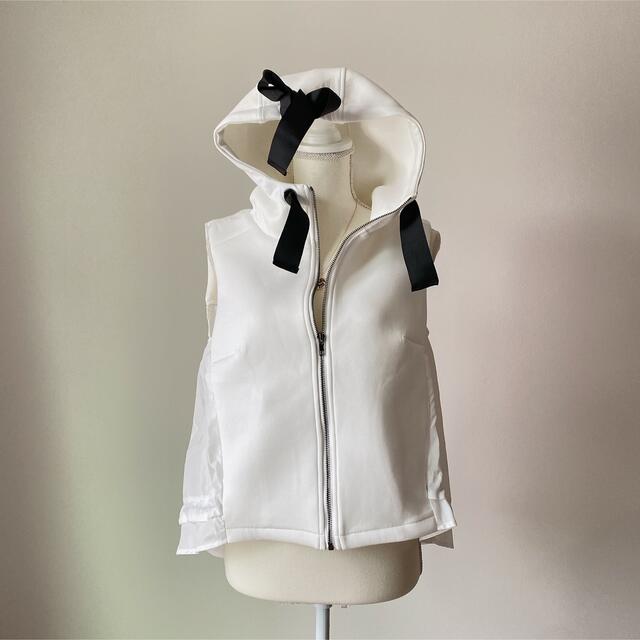 新品✴︎バックフレアボンディングベスト 白 異素材リボンフード 新品✴︎バックフレアボンディングベスト 白 異素材リボンフード