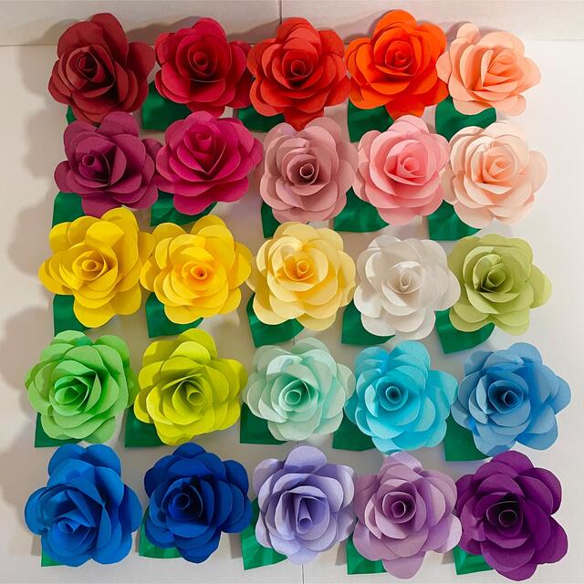 折り紙で作ったバラ 葉っぱ付き カラフル 25個セット Mサイズの通販 By Mii Kei ラクマ