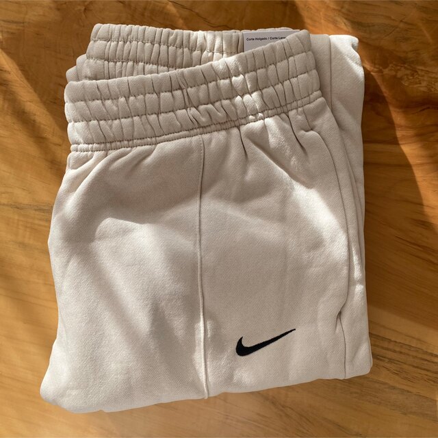 NIKE(ナイキ)の【Lサイズ】新品 NIKE ミニスウォッシュ オーバーサイズ ジョガーパンツ レディースのパンツ(その他)の商品写真