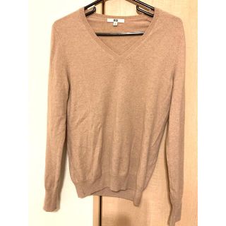 ユニクロ(UNIQLO)のユニクロ カシミヤ100%Vネックセーター　ダスティピンク　M(ニット/セーター)