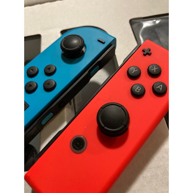 Nintendo Switch(ニンテンドースイッチ)のNintendo Switch Joy-Con (L) ネオンブルー/ (R)  エンタメ/ホビーのゲームソフト/ゲーム機本体(家庭用ゲーム機本体)の商品写真