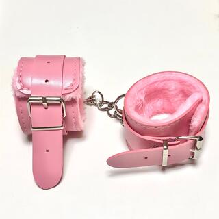 ピンク　手錠　もこもこファー付き　手枷　コスプレアイテム　ブレスレット(小道具)