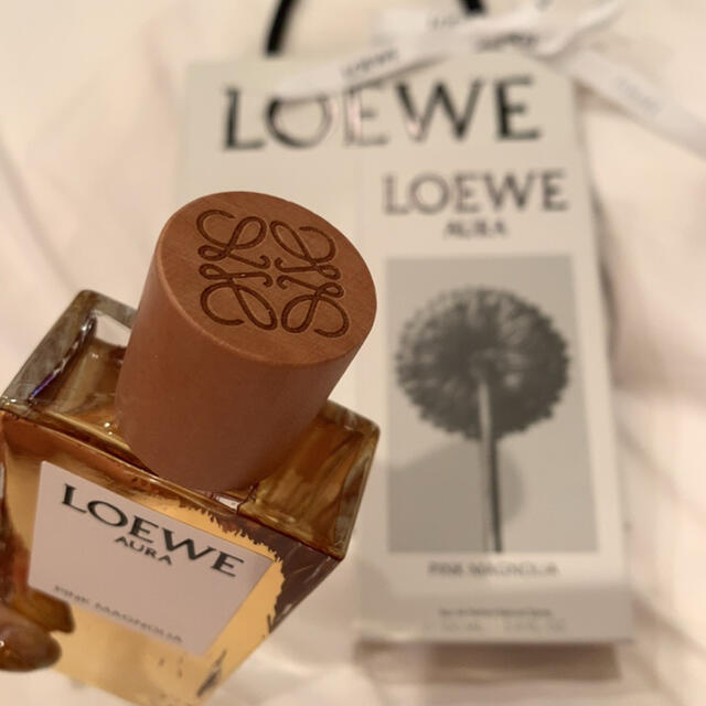 LOEWE(ロエベ)の新品、未使用　ロエベ　オーラピンク　100ml コスメ/美容の香水(香水(女性用))の商品写真