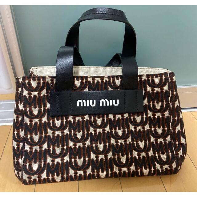 バッグレア商品　miumiu カナパ　キャンバス