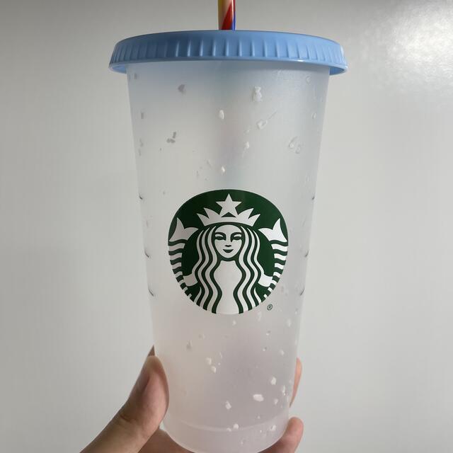 Starbucks Coffee(スターバックスコーヒー)のスターバックス　海外限定　リユーザブルカップ カラーチェンジ インテリア/住まい/日用品のキッチン/食器(タンブラー)の商品写真