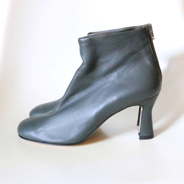 BEAUTY&YOUTH UNITED ARROWS(ビューティアンドユースユナイテッドアローズ)のJANE SMITH ジェーンスミス ショートブーツ カーキ色 レディースの靴/シューズ(ブーツ)の商品写真