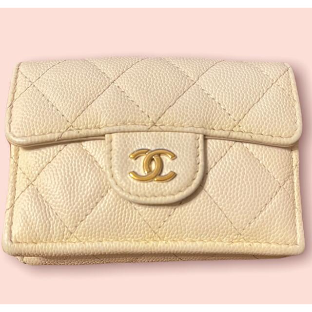 CHANEL(シャネル)のシャネル　スモールフラップウォレット　マトラッセ　キャビアスキン　三つ折り財布 レディースのファッション小物(財布)の商品写真