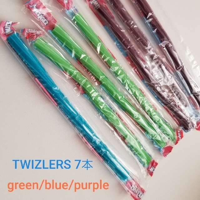 アメリカ お菓子 トゥイズラー twizzlers 3色7本 食品/飲料/酒の食品(菓子/デザート)の商品写真