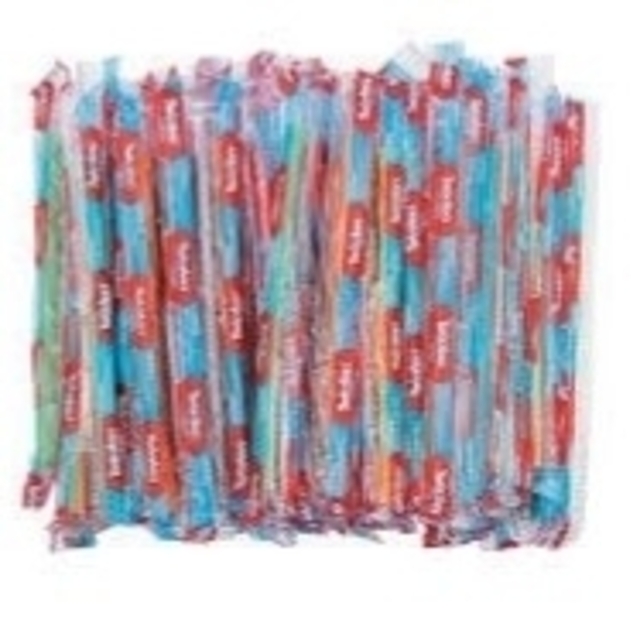 アメリカ お菓子 トゥイズラー twizzlers 3色7本 食品/飲料/酒の食品(菓子/デザート)の商品写真