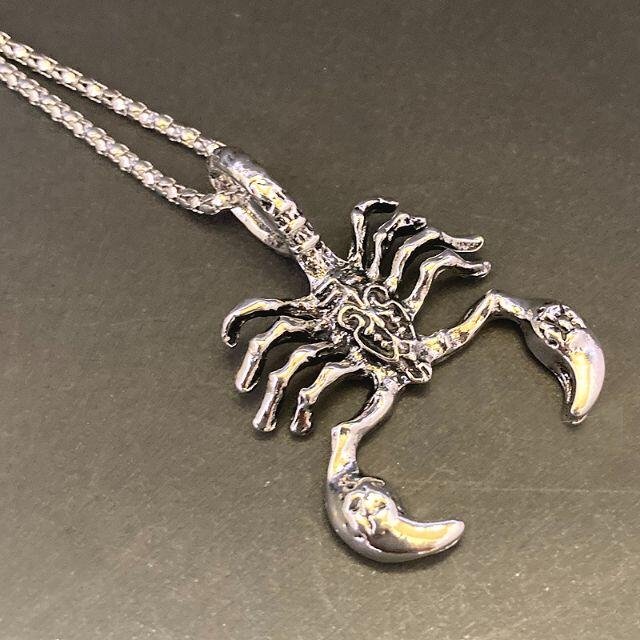 ネックレス シルバー スコーピオン 蠍 サソリ メンズ レディース チェーン メンズのアクセサリー(ネックレス)の商品写真