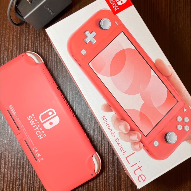 Nintendo Switch lite コーラル