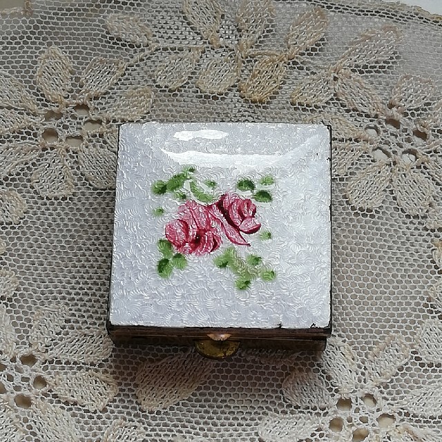 フランス ヴィンテージ ピルケース ギロッシュエナメル 薔薇 レディースのファッション小物(その他)の商品写真