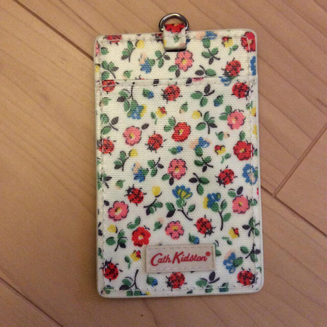 Cath Kidston(キャスキッドソン)のcath kidston パスケース エンタメ/ホビーのコレクション(その他)の商品写真