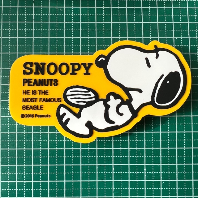 SNOOPY(スヌーピー)のお値下げ！ピーナッツ☆スヌーピー☆シートベルトストッパー☆カー用品 自動車/バイクの自動車(車内アクセサリ)の商品写真