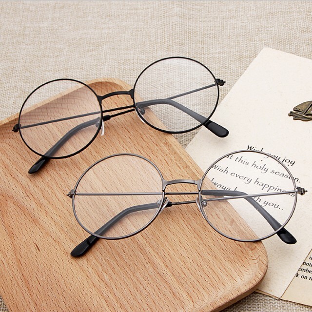【新品未使用】伊達メガネ　ブラック　黒 レディースのファッション小物(サングラス/メガネ)の商品写真