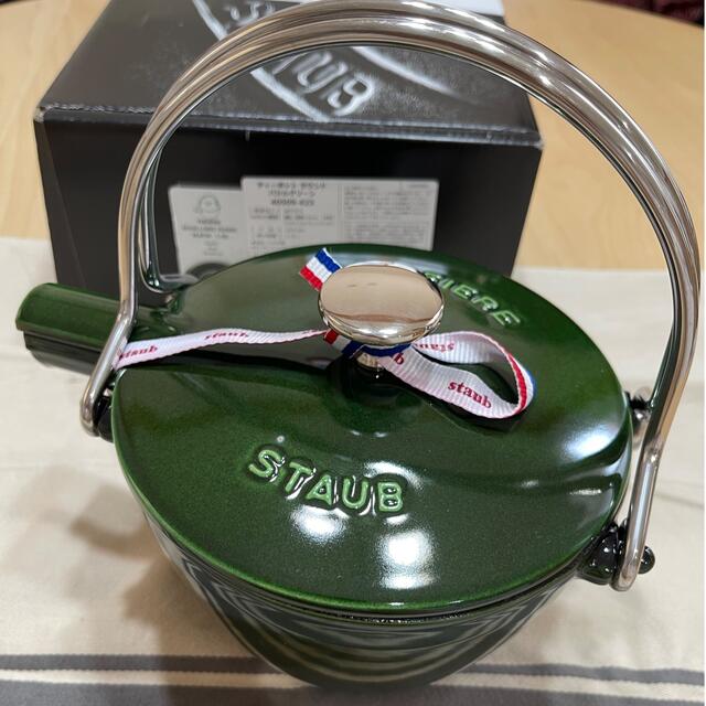 STAUB(ストウブ)のティーポット ラウンド バジルグリーン  ストレーナー付 インテリア/住まい/日用品のキッチン/食器(鍋/フライパン)の商品写真