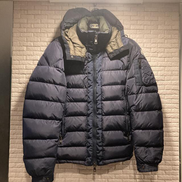 MONCLER(モンクレール)の16AW 国内正規品　モンクレール　ダニューブ　ネイビー1 メンズのジャケット/アウター(ダウンジャケット)の商品写真