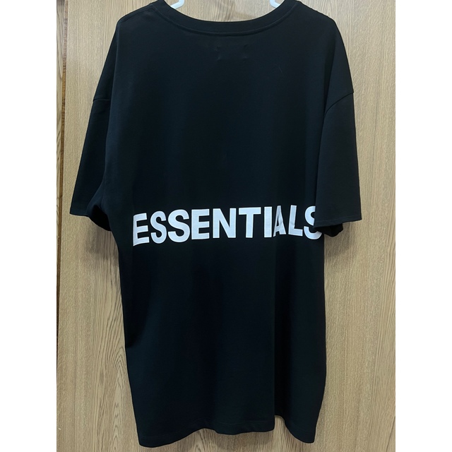 Essential(エッセンシャル)のfear of god essentials バックロゴ　Tシャツ　M メンズのトップス(Tシャツ/カットソー(半袖/袖なし))の商品写真