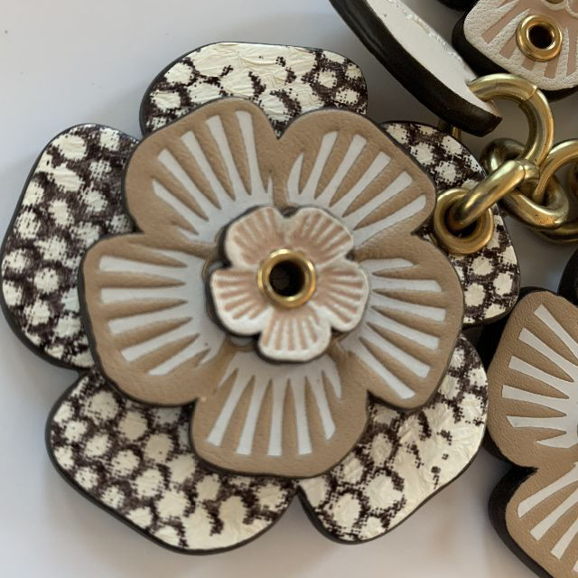 ローズ COACH - コーチ/バイカーリベットティー ローズが可愛い♪バッグチャーム キーフォルダーの通販 by ワクワクショップ|コーチならラクマ アメリカ